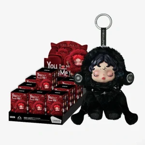 POP MART SkullPanda You Found Me! – Plyšový Přívěsek Blind Box 8–9 cm